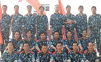 本次拓展訓練器械活動人員合影