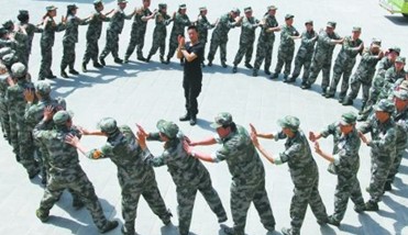 新鄉(xiāng)某單位舉辦軍事化拓展設(shè)備訓(xùn)練